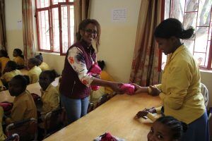 , Maandverband voor vrouwelijke medewerkers en scholieren